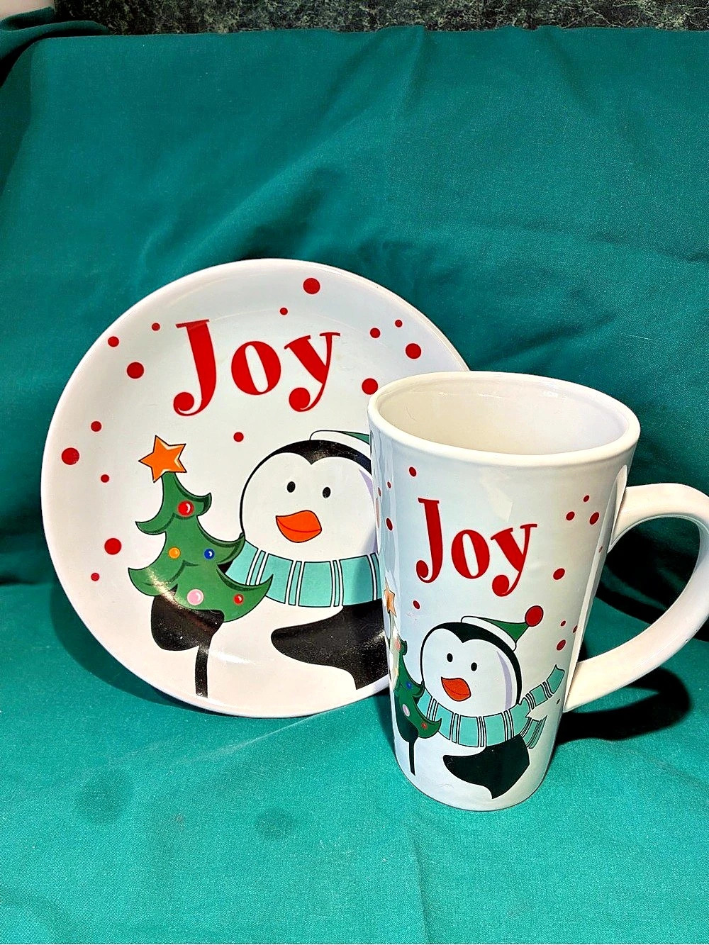 Royal Norfolk Joy Penguin Christmas Mug and Plate Set in White & Green